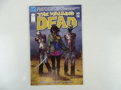 Lot 364 - WALKING DEAD #19 - (IMAGE - 2005) - KEY Book -...