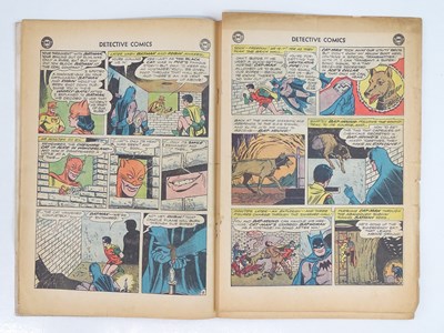 Lot 13 - DETECTIVE COMICS: BATMAN #318 - (1963 - DC -...