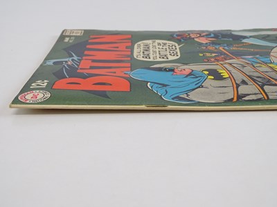 Lot 9 - BATMAN #210 - (1969 - DC - UK Cover Price) -...