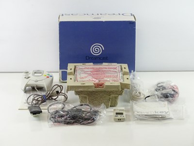 Lot 135 - Sega Dreamcast console - released in 1998 - in...