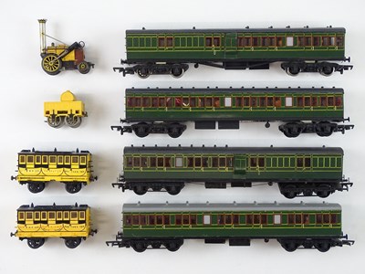 Lot 386 - A TRI-ANG OO gauge 'Rocket' steam locomotive...