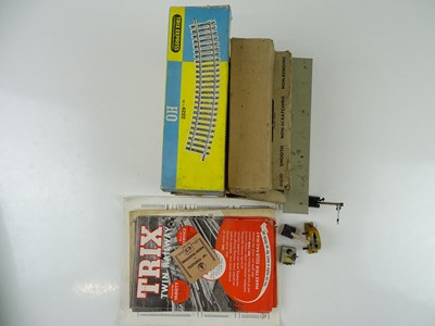 Lot 553 - A quantity of TRIX TWIN boxed track,...