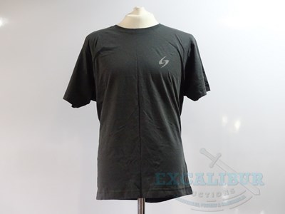 Lot 41 - A group of three crew clothing items...