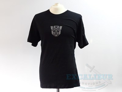 Lot 43 - A group of three crew clothing items...