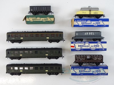 Lot 135 - A mixed group of HO gauge HORNBY ACHO rolling...