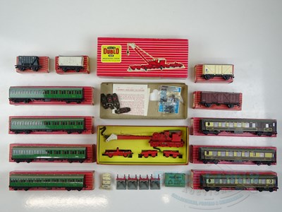 Lot 145 - A quantity of HORNBY DUBLO OO gauge 2-rail...