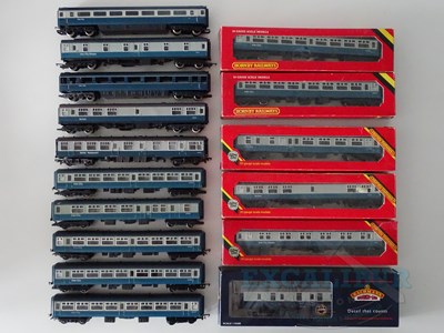 Lot 299 - A quantity of OO gauge passenger coaches by...