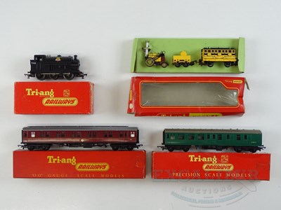 Lot 411 - A group of TRI-ANG OO gauge rolling stock...