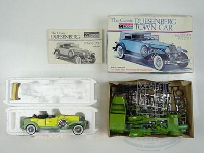 Lot 50 - A FRANKLIN MINT diecast 1:24 scale Duesenberg...