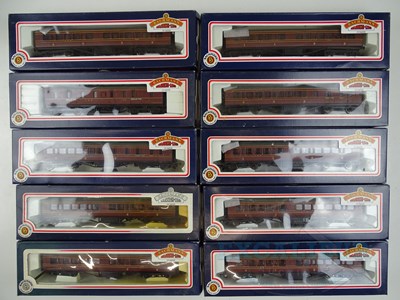 Lot 571 - A quantity of BACHMANN OO gauge LMS corridor...