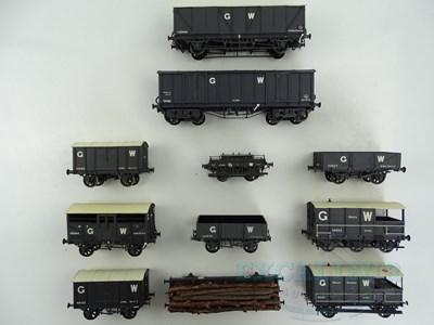 Lot 718 - A large group of kitbuilt O gauge GWR wagons...
