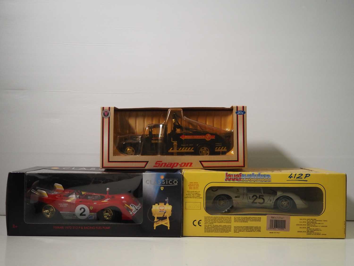 Lot 14 - A pair of 1:18 scale Ferrari racing cars by...