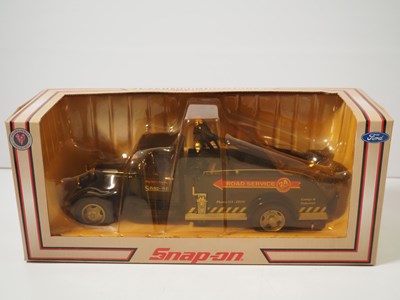 Lot 14 - A pair of 1:18 scale Ferrari racing cars by...