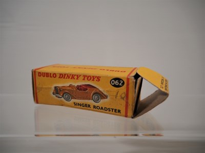 Lot 4 - A group of DUBLO DINKY cars comprising boxed...