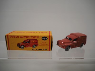 Lot 5 - A group of DUBLO DINKY vans comprising boxed...