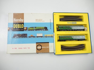 Lot 564 - A HORNBY DUBLO OO gauge 2050 2-rail Suburban...