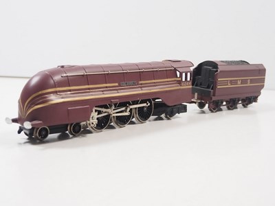 Lot 664 - A WRENN OO gauge W2302 Streamlined Coronation...