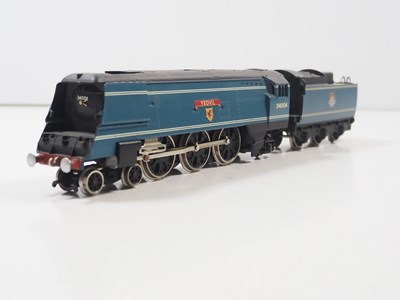 Lot 668 - A WRENN OO gauge W2268 Bulleid Pacific steam...