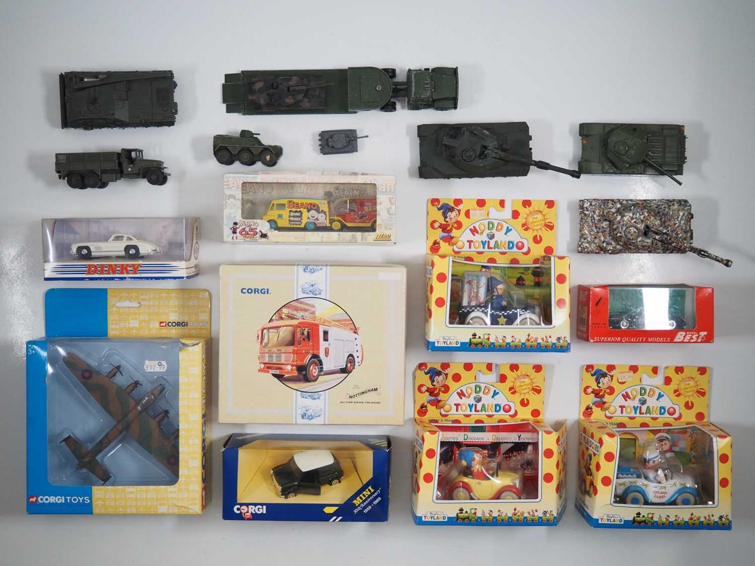 Lot 87 - A group of boxed and unboxed diecast to...