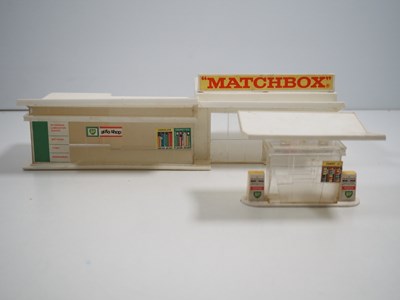 Lot 97 - A LESNEY MATCHBOX MG-1 Service Station - G but...