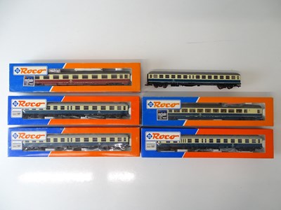 Lot 109 - A group of German Outline HO Gauge passenger...