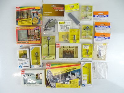 Lot 114 - A group of HO Gauge electrical model railway...