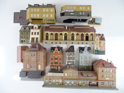Lot 153 - A group of HO Scale kit built plastic...