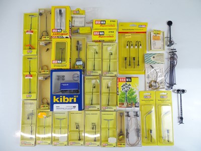 Lot 177 - A large quantity of HO Scale streetlights and...