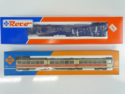 Lot 186 - A pair of HO Gauge ROCO Düwag trams comprising...