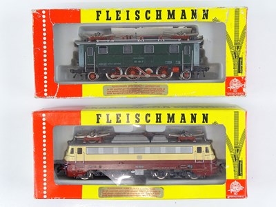 Lot 212 - A pair of HO Gauge German Outline electric...