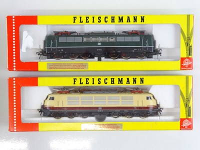 Lot 219 - A pair of HO Gauge German Outline electric...