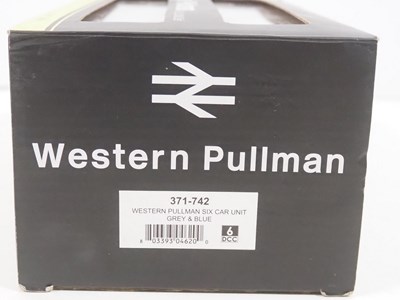Lot 193 - A GRAHAM FARISH N gauge 371-742 Western...