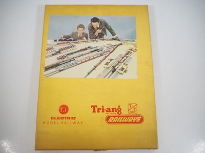Lot 200 - A TRI-ANG TT gauge T1 passenger train set...