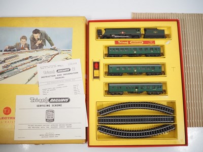 Lot 200 - A TRI-ANG TT gauge T1 passenger train set...
