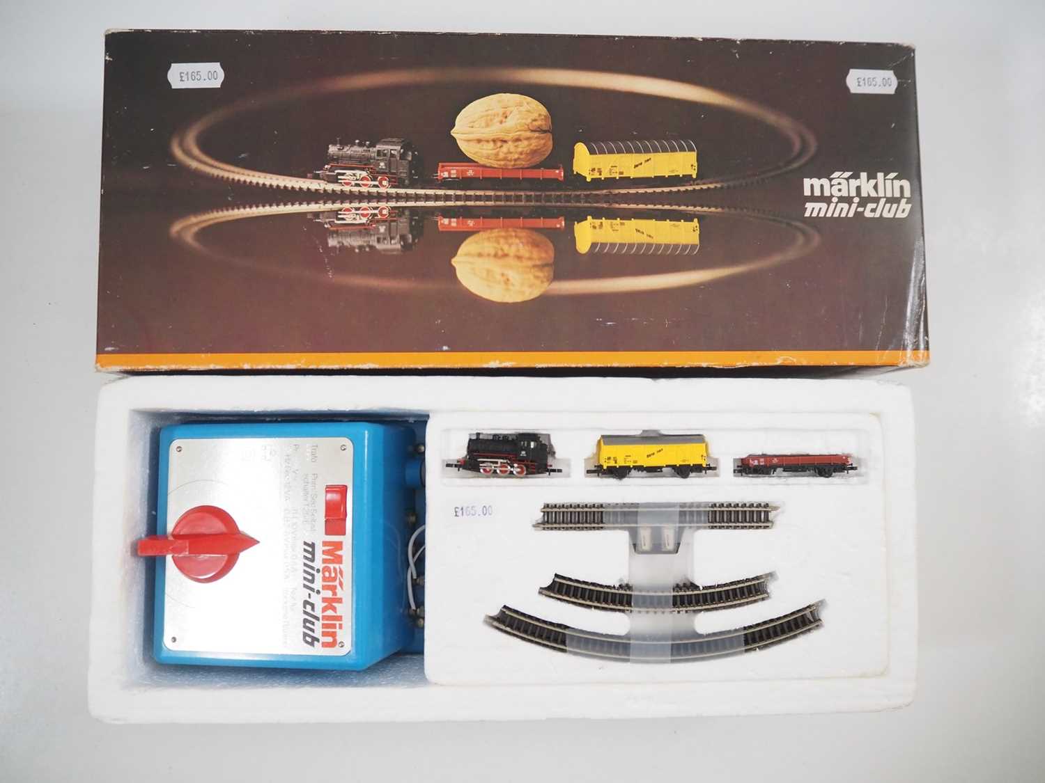 Lot 207 - A MARKLIN Mini-Club Z gauge 8908S starter