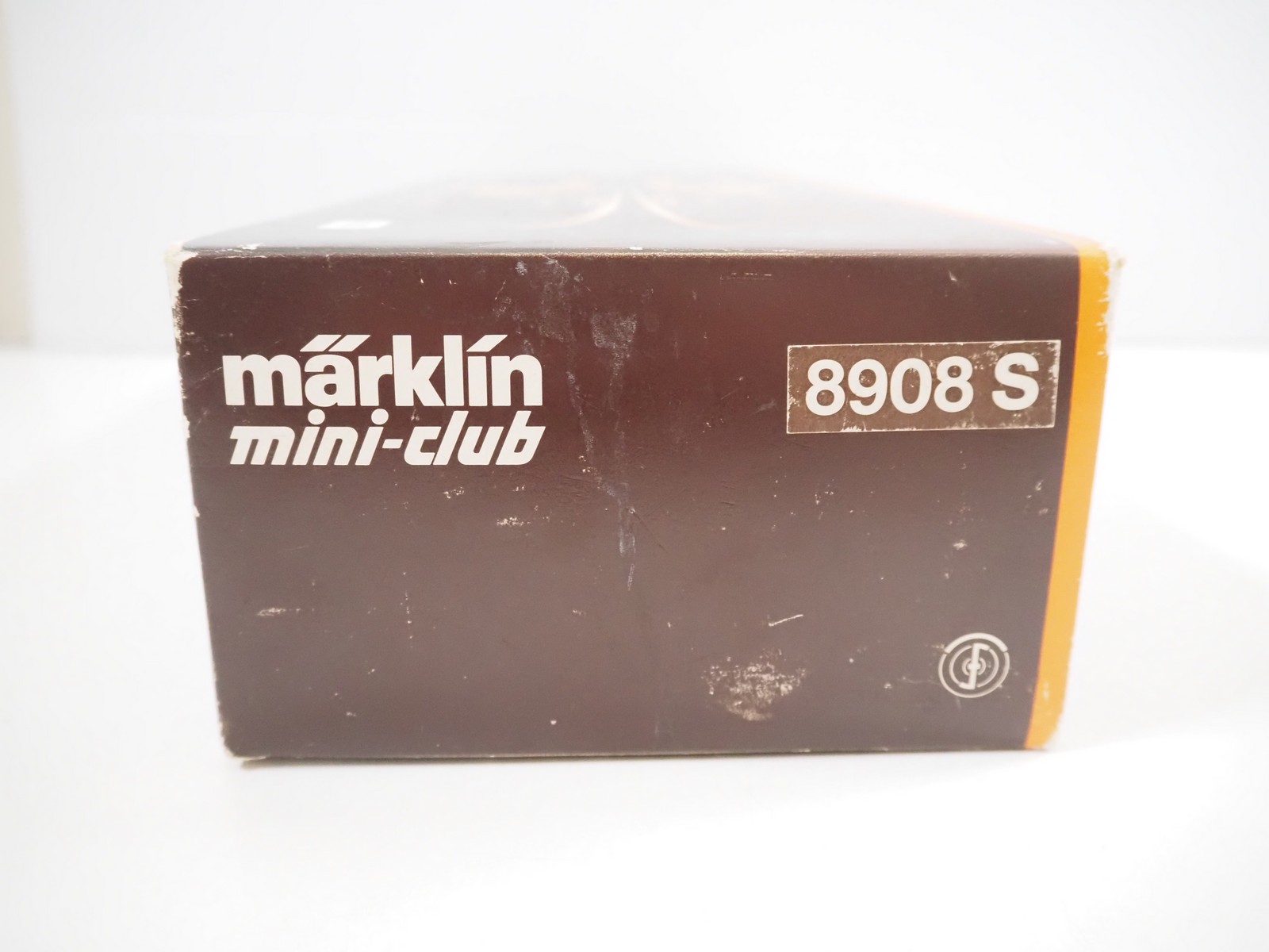 Lot 207 - A MARKLIN Mini-Club Z gauge 8908S starter