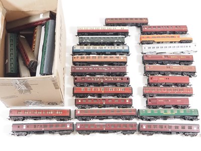Lot 315 - A lucky dip job lot of mixed OO/HO gauge...