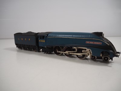 Lot 397 - A WRENN OO gauge W2212A class A4 steam...