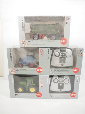 Lot 41 - A group of 1:32 scale SIKU radio controlled...