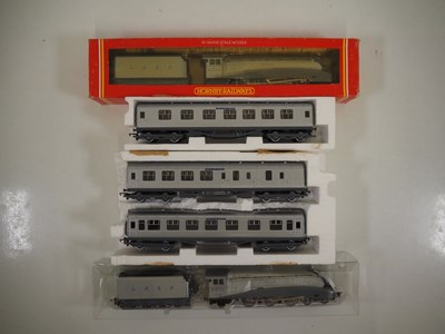 Lot 422 - A group of HORNBY OO gauge LNER rolling stock...