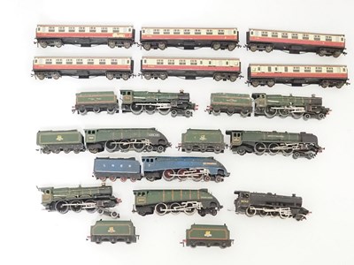 Lot 482 - A group of mixed OO gauge HORNBY DUBLO...