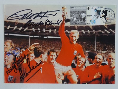 Lot 72 - FOOTBALL - A single multi-signed 7 x 6 image...