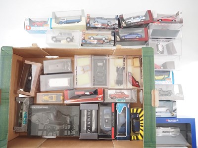 Lot 136 - A quantity of boxed and unboxed 1:43 scale...
