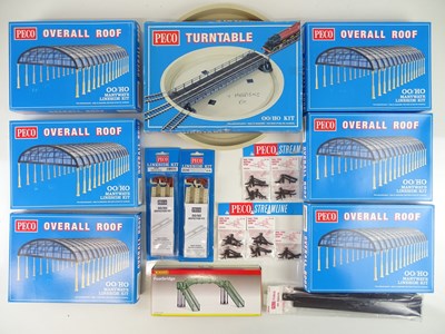 Lot 402 - A group of OO Gauge PECO buildings and...