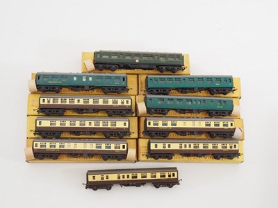 Lot 122 - A group of TRI-ANG TT gauge MK 1 passenger...