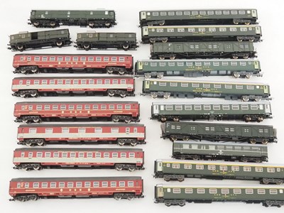 Lot 151 - A large quantity of HO gauge European outline...
