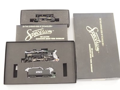 Lot 183 - A pair of SPECTRUM HO gauge American outline...