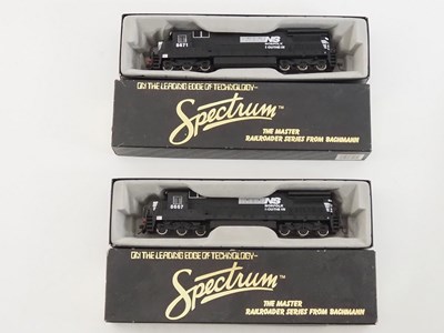 Lot 211 - A pair of SPECTRUM HO gauge American outline...