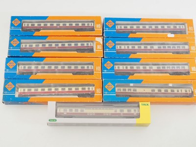 Lot 215 - A group of ROCO HO gauge German outline TEE...