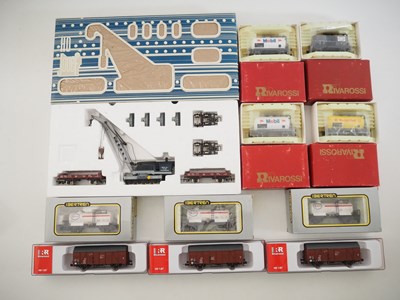 Lot 237 - A group of HO gauge European outline rolling...